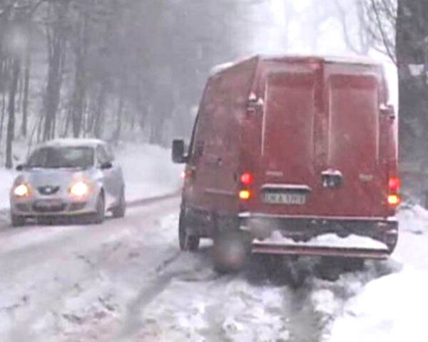 Обильный снегопад парализовал автомобильное движение в Польше
