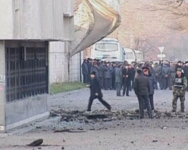 На месте взрыва в Бишкеке осталась большая воронка