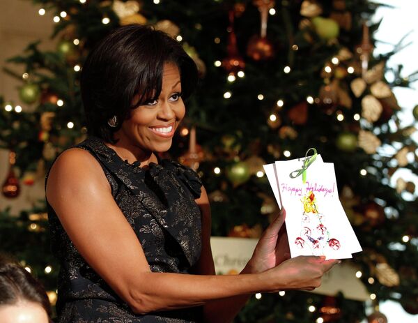 Мишель Обама рядом с рождественской елью в Белом доме