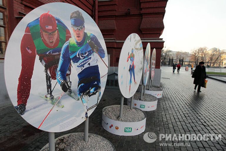 Уличная фотовыставка Спорт без преград на Манежной площади