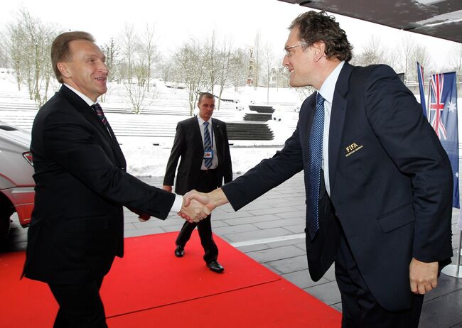 Первый вице-премьер РФ Игорь Шувалов и генсек ФИФА Джером Вальке (слева направо)