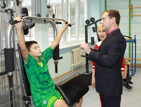 Президент РФ Д.Медведев посетил общеобразовательную школу в селе Измайловка