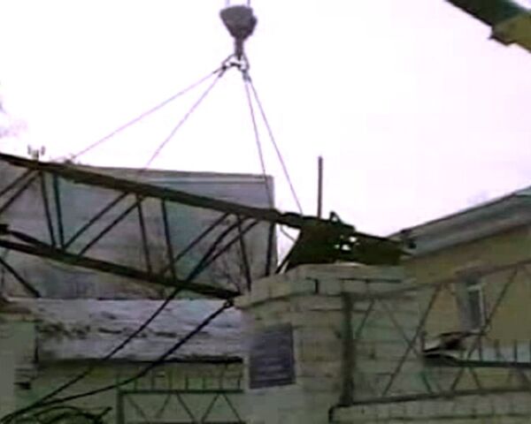 Крышу дома малютки в Самаре едва не проломил башенный кран 