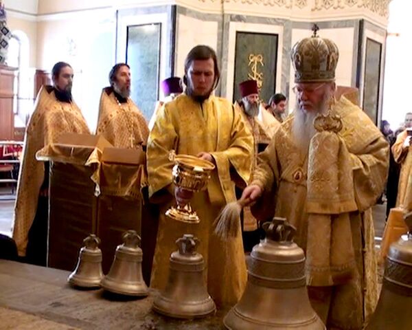 После десяти лет ожиданий верующие Челябинска прикоснулись к колоколам   