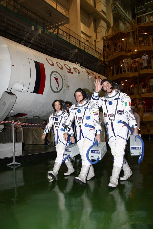 Космонавты Кэтрин Колман, Дмитрий Кондратьев и Паоло Несполи (слева направо). Архив