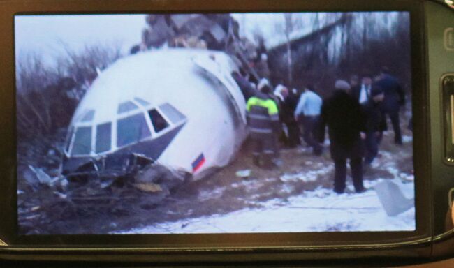 Самолет Ту-154 совершил аварийную посадку в Домодедово