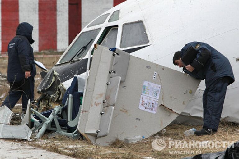 На месте аварийной посадки Ту-154 в Домодедово работает следственная группа