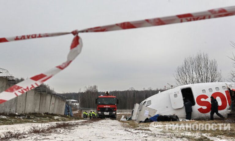 На месте аварийной посадки Ту-154 в Домодедово работает следственная группа