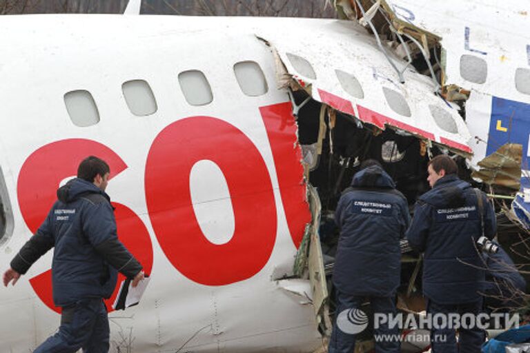 На месте аварийной посадки Ту-154 в Домодедово работает следственная группа