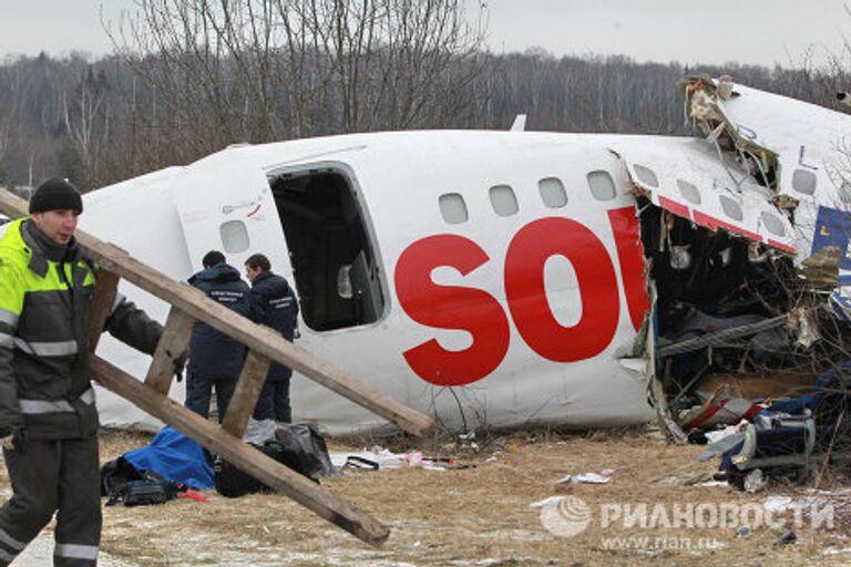 На месте аварийной посадки Ту-154 в Домодедово работает следственная группа