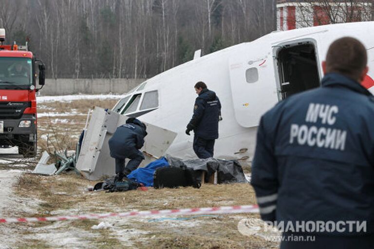 На месте аварийной посадки Ту-154 в Домодедово работает следственная группа