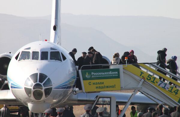 Самолет с телами погибших при аварийной посадке Ту-154 в Москве прибывает в Махачкалу