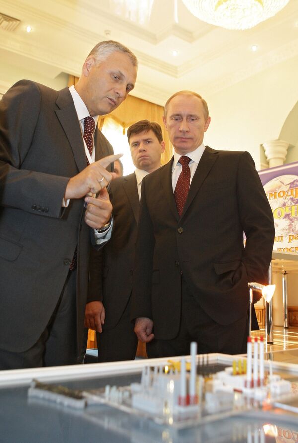 Владимир Путин осмотрел выставку приоритетных проектов региона в Хабаровске