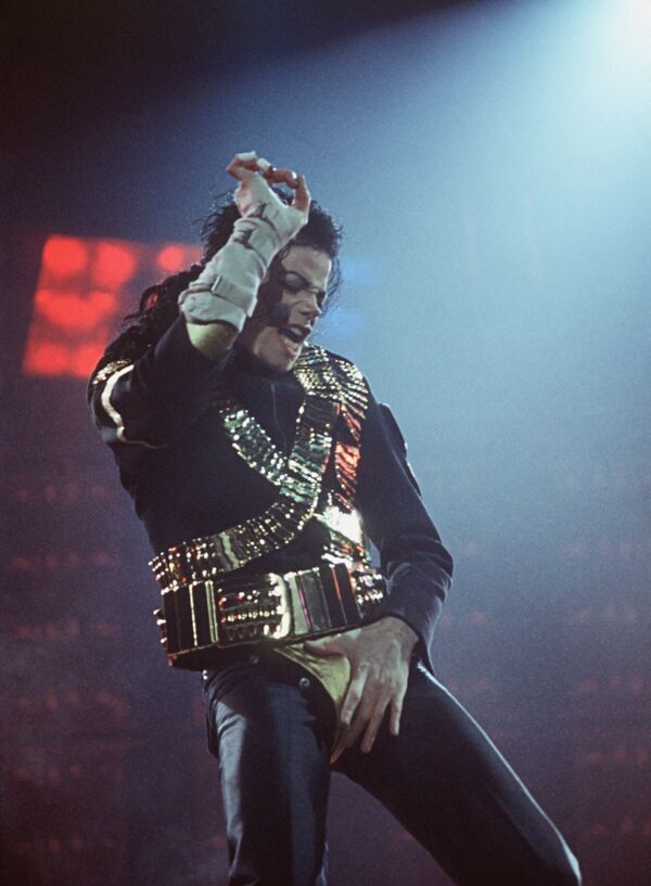Перчатка Майкла Джексона ушла с молотка в Беверли-Хиллз за $330 тыс