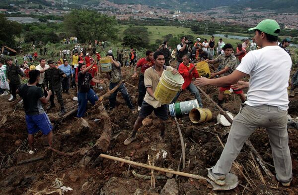 Около 200 человек могли стать жертвами оползня в Колумбии