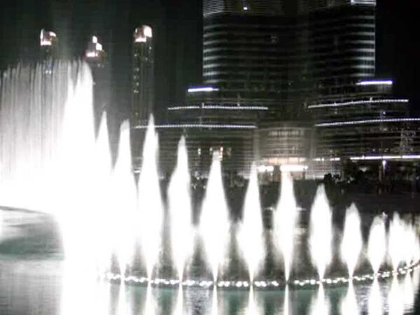 Волшебный танец самого большого в мире фонтана в Дубае 