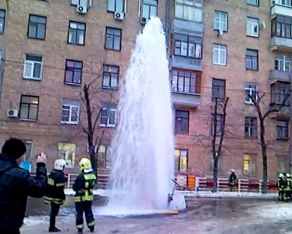 На юго-западе Москвы произошел прорыв пожарного гидранта