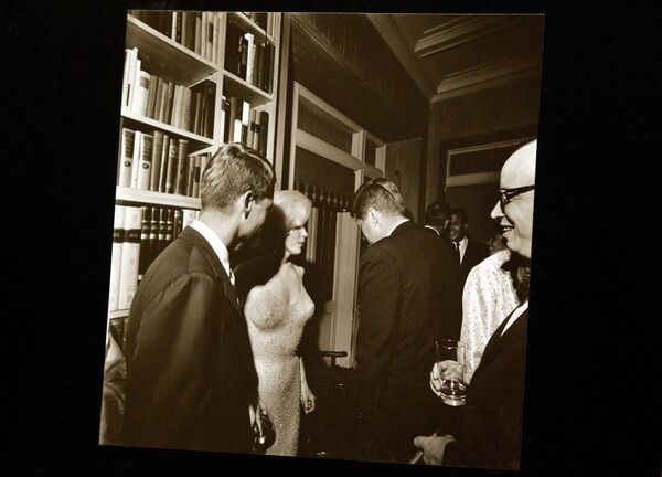 Аукционный дом Bonhams выставил на торги фотографии Джона Кеннеди