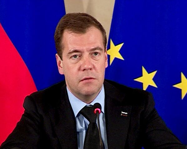 Медведев: вопрос об отмене виз между РФ и ЕС сдвинулся с мертвой точки