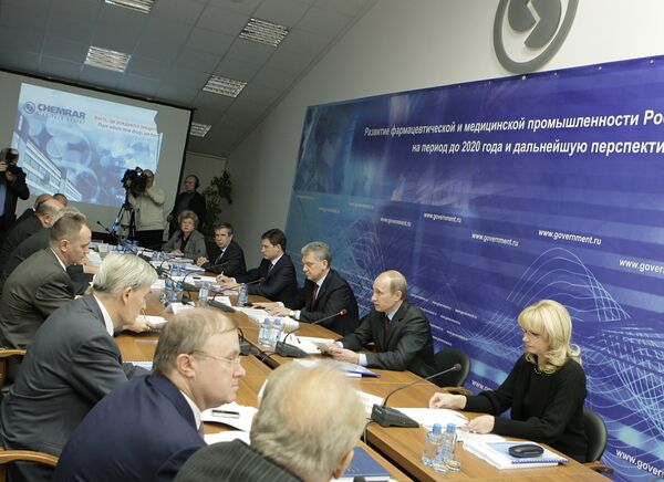 Премьер-министр РФ Владимир Путин провел совещание в Центре высоких технологий ХимРар