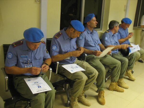 Награждение российских милиционеров, проходящих службу в рядах Миссии ООН в Судане, медалями ООН
