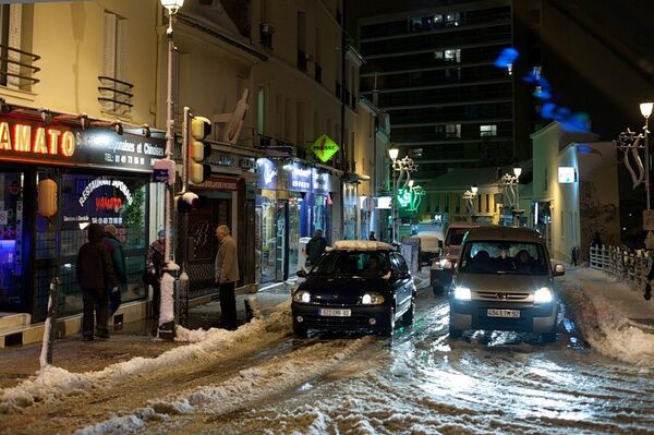 Снежные заносы в Париже 