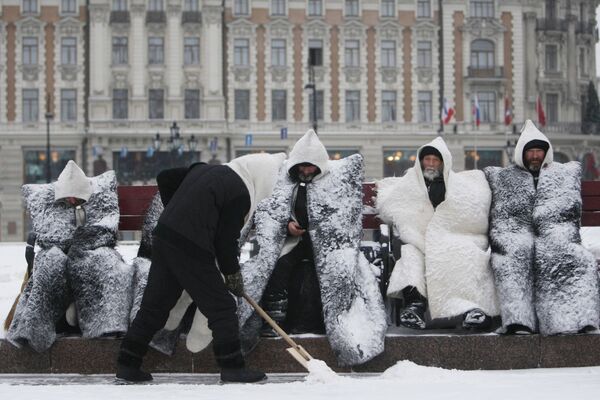 Балкарские старейшины, проводящие бессрочную круглосуточную голодовку на Манежной площади в Москве