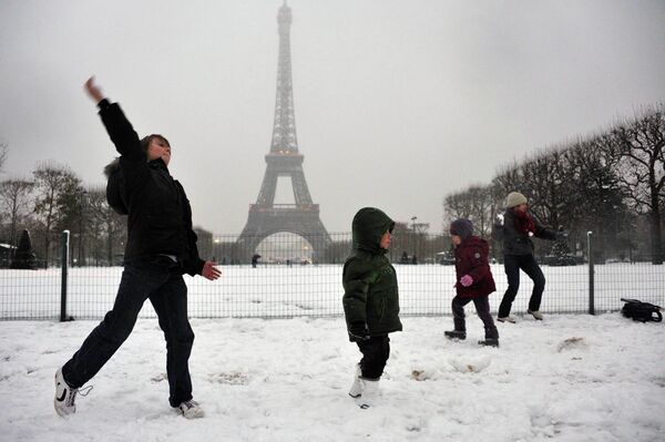 Снегопад в Париже