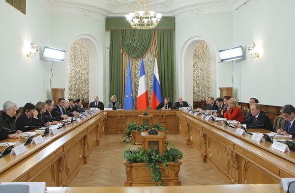 Премьер-министр РФ Владимир Путин и премьер-министр Франции Франсуа Фийон приняли участие в заседании в Доме приемов правительства РФ