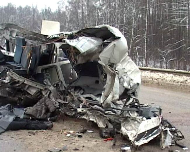 Маршрутка столкнулась с грузовиком под Тулой, восемь человек погибли