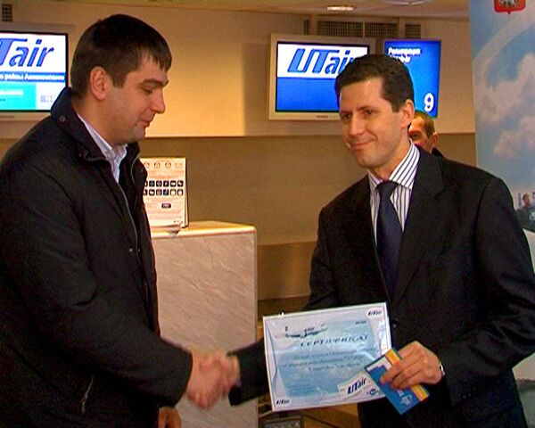 Девятимиллионного пассажира Внуково поздравил гендиректор аэропорта