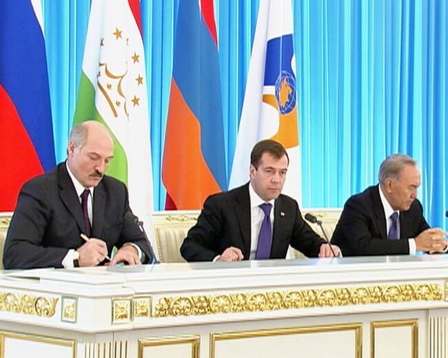 Медведев, Лукашенко и Назарбаев после жарких споров договорились по ЕЭП