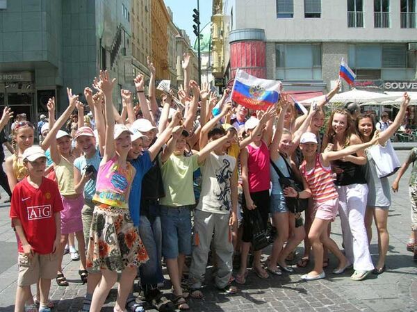 Коллектив детского ансамбля танца Россияночка