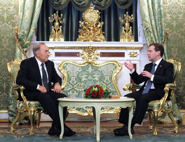 Президенты России и Казахстана Дмитрий Медведев и Нурсултан Назарбаев