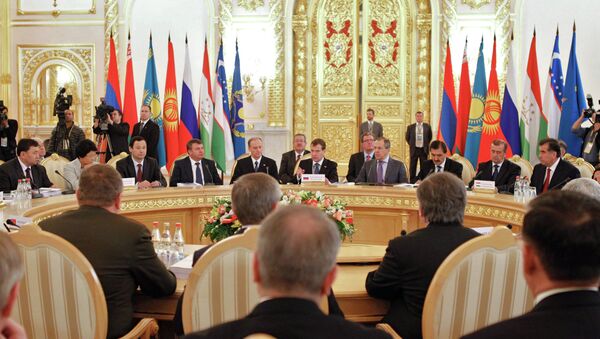 Президент РФ Д.Медведев провел встречу глав государств - участников СНГ