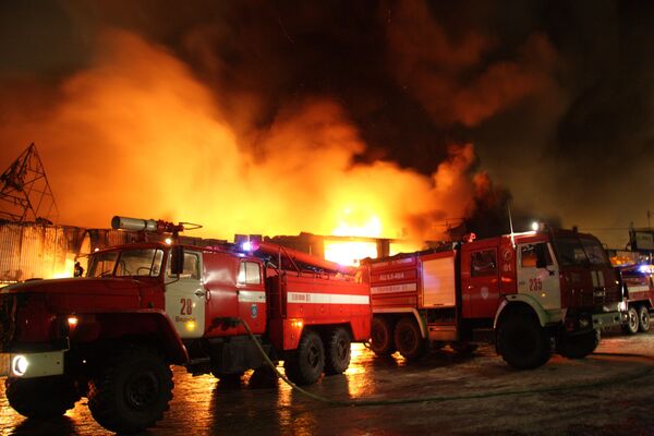 Пожар на строительном рынке Мельница в Подмосковье