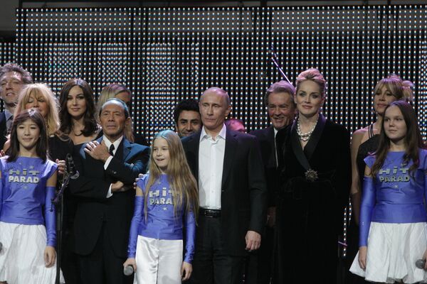 Владимир Путин на благотворительном вечере в Ледовом дворце, посвященном проблемам детской онкологии и офтальмологии