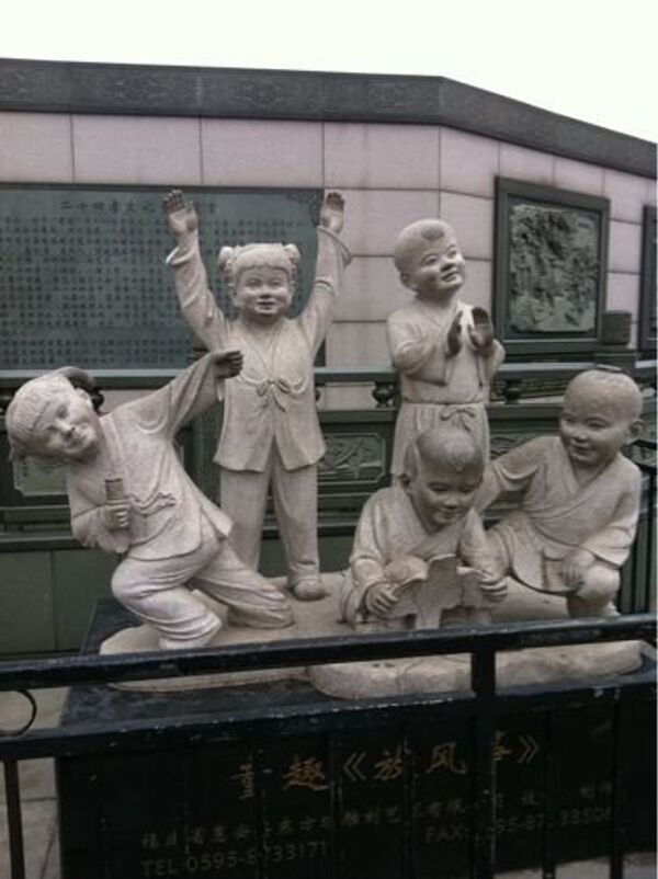 Скульптуры в Гунаньчжоу 