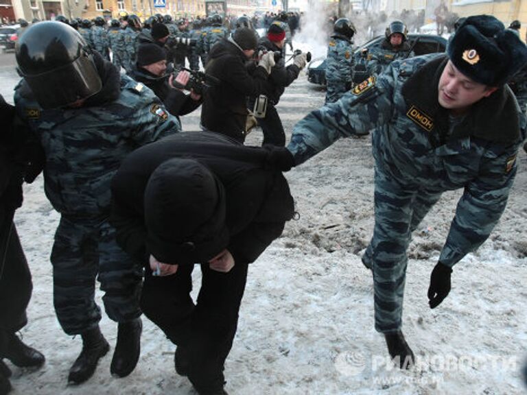 Митинг в память о погибшем болельщике Спартака Егоре Свиридове прошел в Санкт-Петербурге на Пионерском проспекте