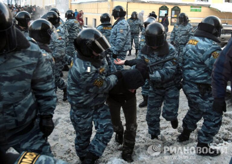 Митинг в память о погибшем болельщике Спартака Егоре Свиридове прошел в Санкт-Петербурге на Пионерском проспекте