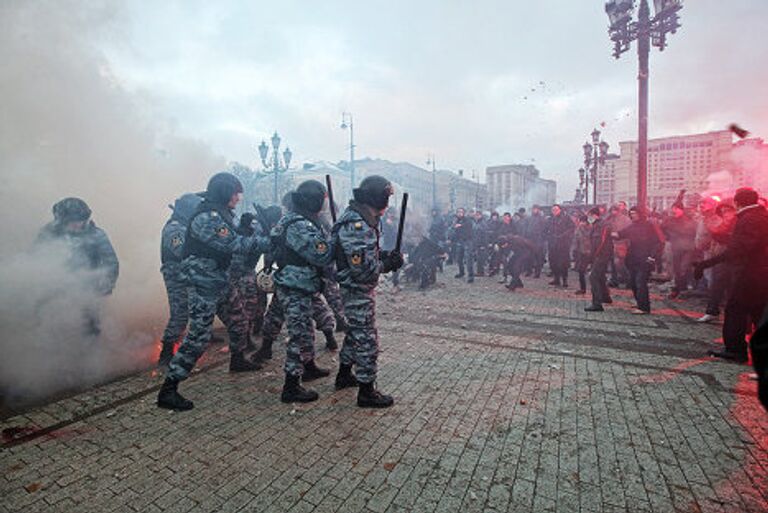 Митинг фанатов на Манежной площади в Москве 