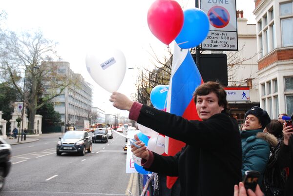 Митинг в защиту российской Конституции у здания посольства РФ в Лондоне
