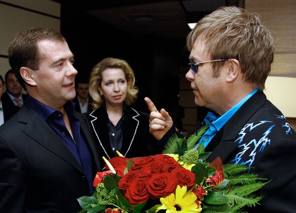 Дмитрий Медведев с супругой Светланой посетил концерт Элтона Джона