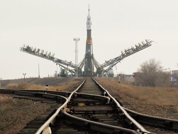 Ракета-носитель Союз-ФГ с пилотируемым космическим кораблем Союз ТМА-20 установлена на Гагаринский старт Байконура