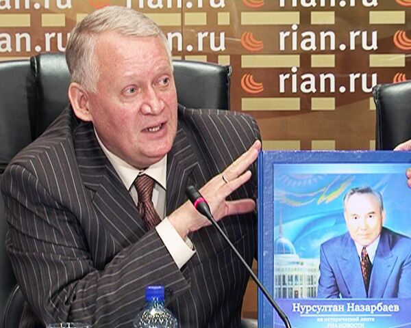 Книга о Назарбаеве – это шедевр - Солозобов о проекте РИА Новости 