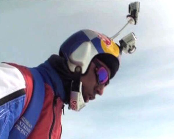 Россиянин прыгнул с горы высотой три тысячи метров в Антарктике 