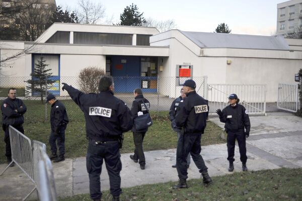 Захвативший детсад во Франции подросток отпустил заложников