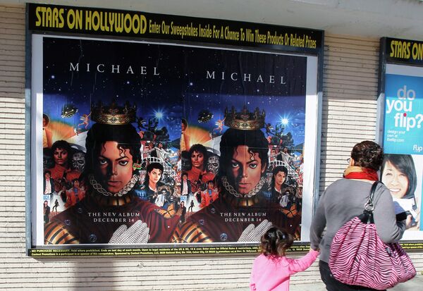 Плакат с изображением нового альбома Майкла Джексона 