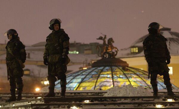 Бойцы ОМОНа на Манежной площади в Москве