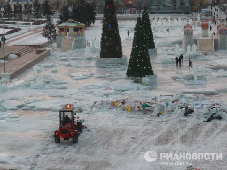 ЧП в Улан-Удэ: при заливке катка вода залила центр города и ледовый городок